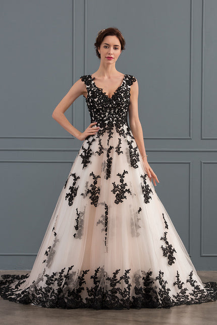Robe De Princesse De Mariée Bicolore - gallery 1