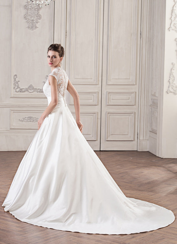 Robe De Princesse Élégante Satinée - gallery 2