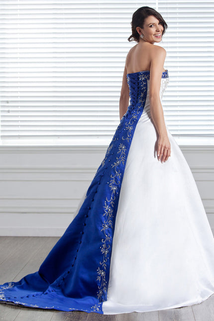 Robe De Princesse Satinée Brodée - gallery 1