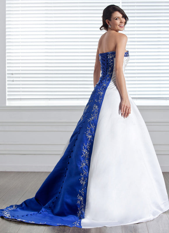 Robe De Princesse Satinée Brodée - gallery 1