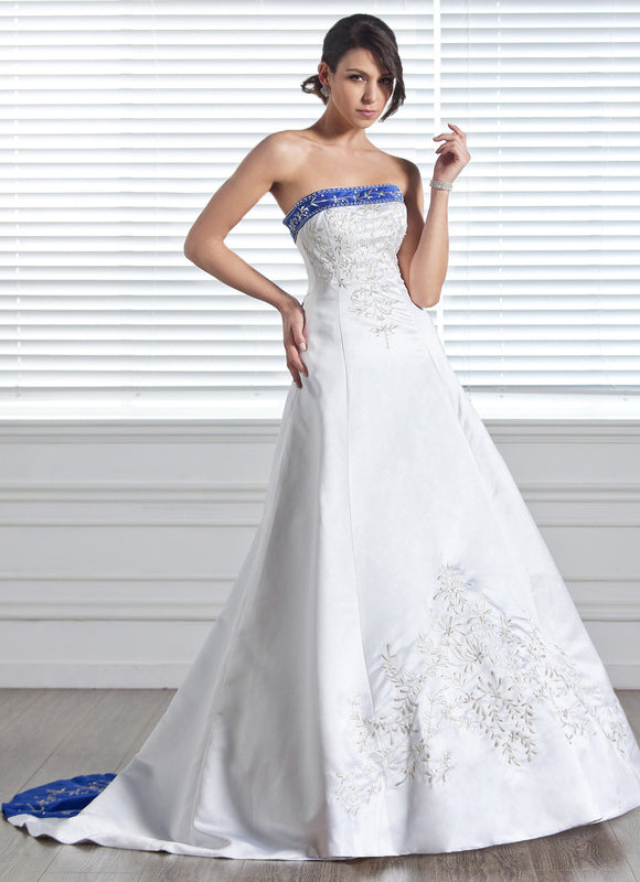 Robe De Princesse Satinée Brodée - gallery 2