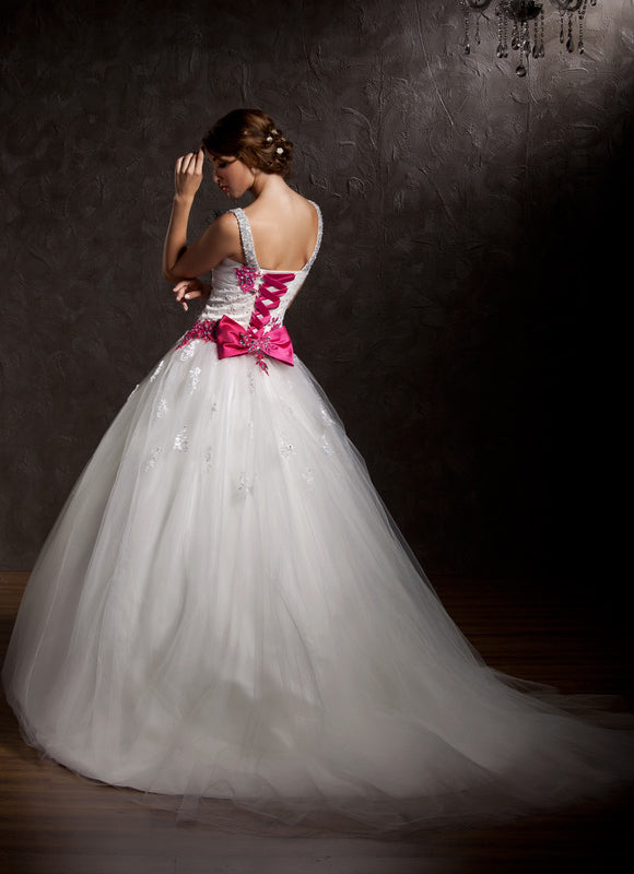 Robe De Princesse Nuptiale Élancée - gallery 1